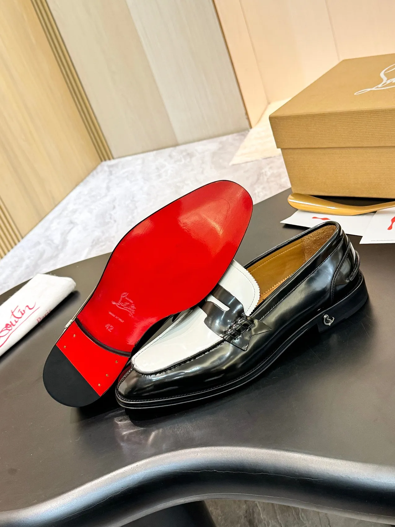 💰960 ••New real shots••CL～High-end men’s 👔Casual•loafers with red soles! ••🆑Genuine and top-quality goods from original orders ••✅💯 Purchase goods from top-quality original orders! Original imported patterned cowhide ➕Imported cowhide lining ➕Cowhide feet ➕Original leather outsole~🉑️Feel free to compare the authentic ones! Size: 39-44 (38.45.46.47 can be customized)